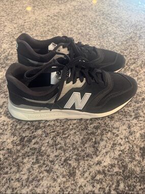 New Balance Men’s Black & Silver Athletic Sneakers